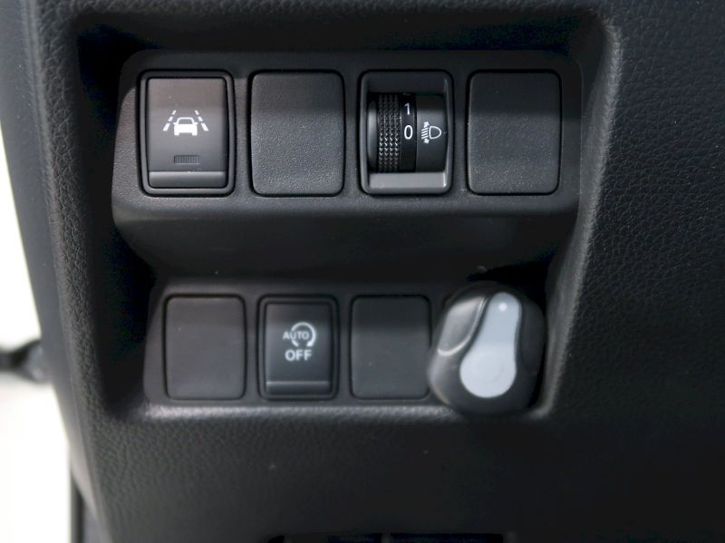 Nissan Qashqai (2021) 1.3DiG-T 103KW TAŽNÉ 360*CAMER - fotka 20 z 33