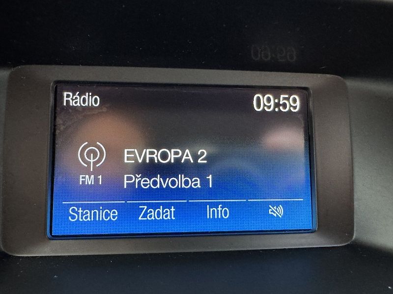 Ford Focus (2017) 1.6 Ti-VCT Digi Klima Tempomat - fotka 12 z 45