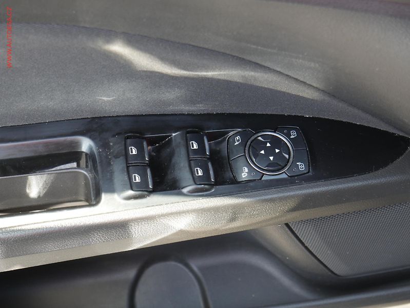 Ford Mondeo (2015) 2.0 TDCi, Titanium, AT, navi - fotka 11 z 17
