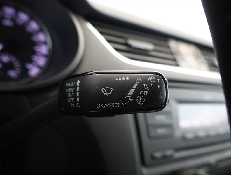 Škoda Octavia (2013) 1.8 TSI, Tempomat - fotka 15 z 18