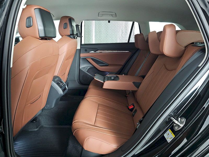 Škoda Superb (2024) combi 2.0TDi142kW 4x4 LAURIN A - fotka 7 z 30