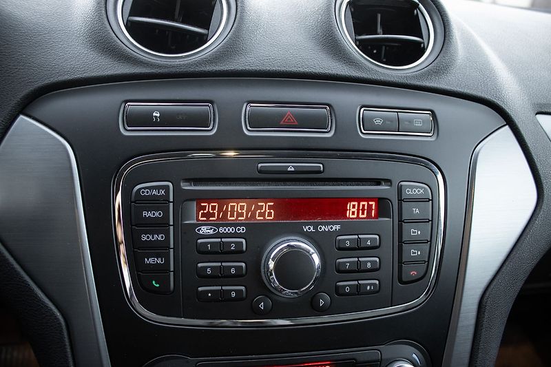 Ford Mondeo Automat,176kW/239k,servisované - fotka 16 z 33