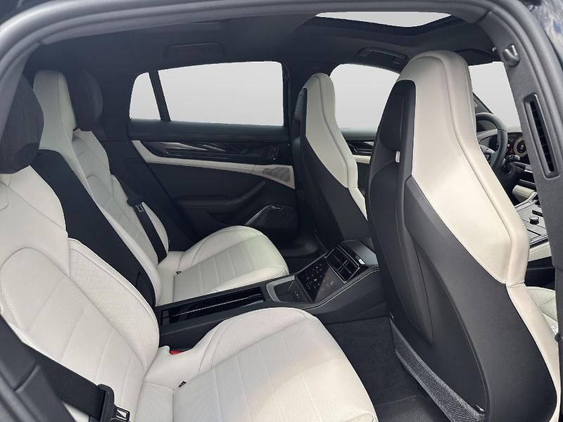 Porsche Panamera 4 E-Hybrid - fotka 17 z 28