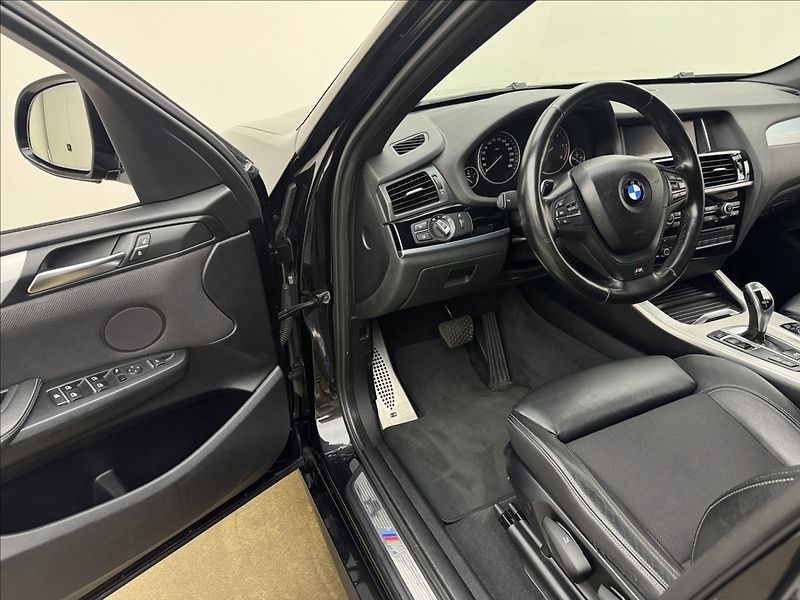 BMW X3 3,0 4X4 M NAVI ROZVODY KAMERA - fotka 31 z 43