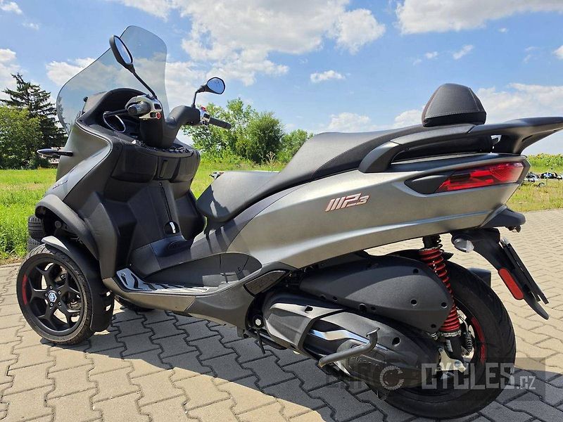 Piaggio MP3 500 (2022) - fotka 6 z 16