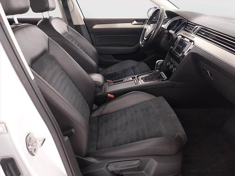 Volkswagen Passat (2015) Highline 2.0 BiTDI, 4X4 - fotka 9 z 29