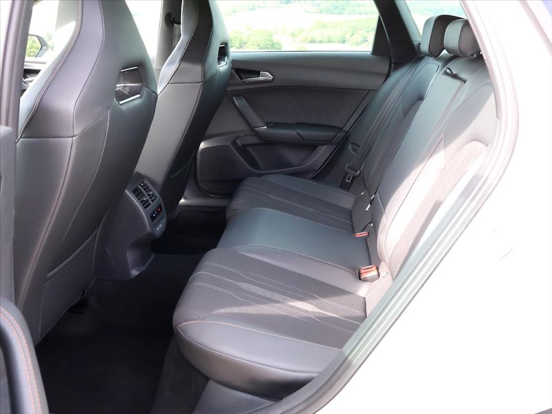 Cupra Leon ST 2,0 TSI DSG DPH - fotka 14 z 31