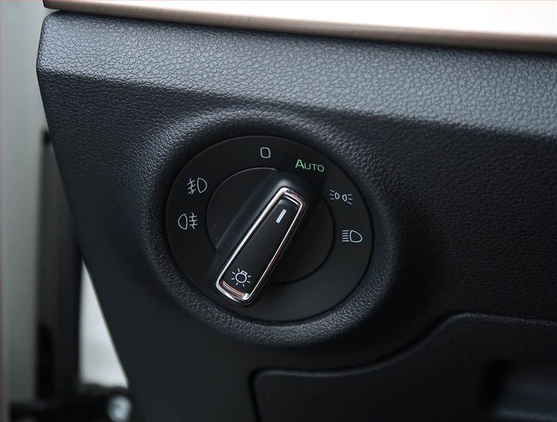 Škoda Scala (2020) Style 1.0 TSI, Tempomat - fotka 17 z 20