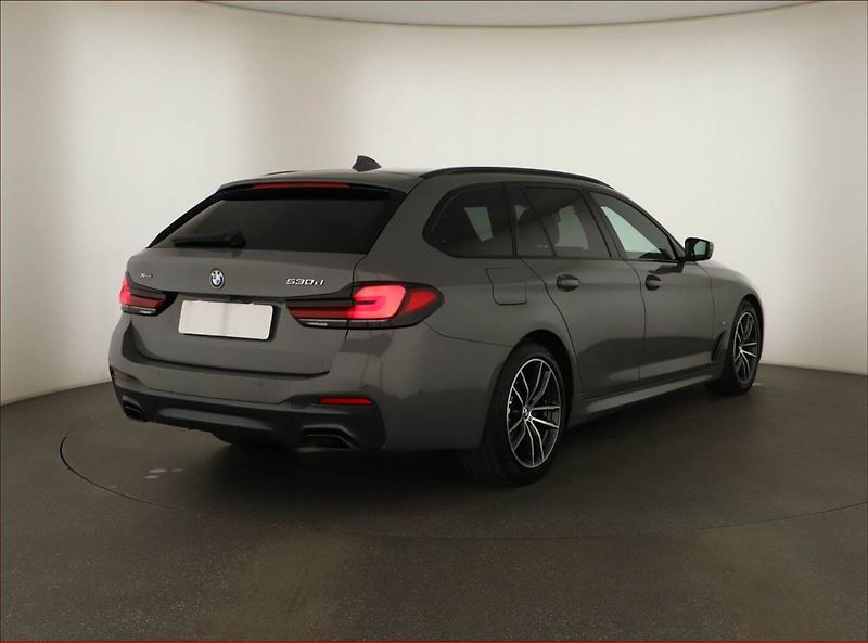 BMW Řada 5 (2021) 530d xDrive - fotka 5 z 20