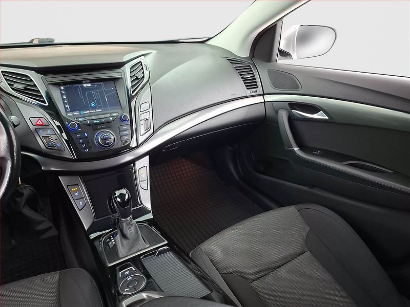 Hyundai i40 (2018) 1.7 CRDi, Automat, Serv.kniha - fotka 8 z 21