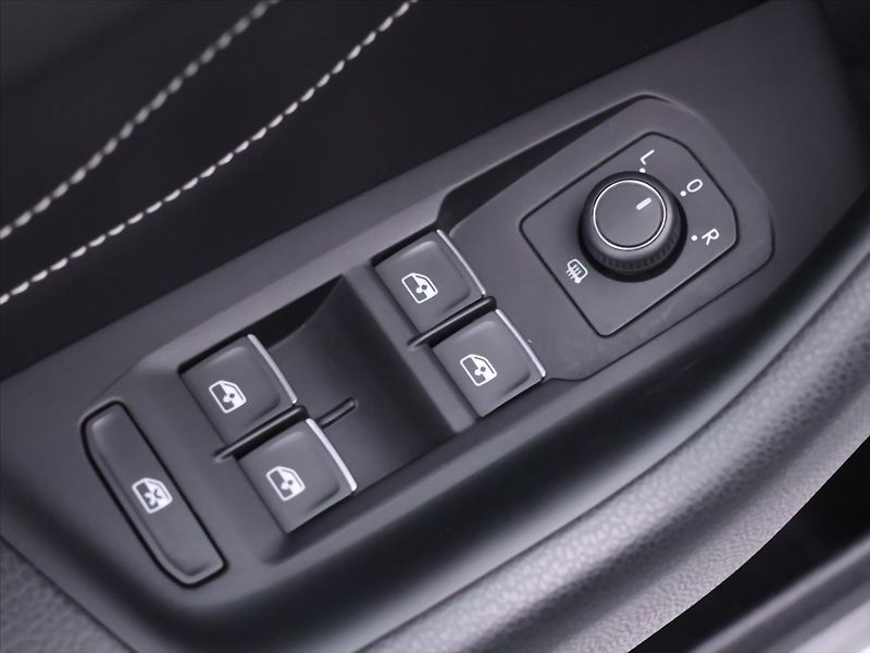 Volkswagen Passat 2,0 TSI 206kW CZ 4x4 DSG DPH - fotka 15 z 32