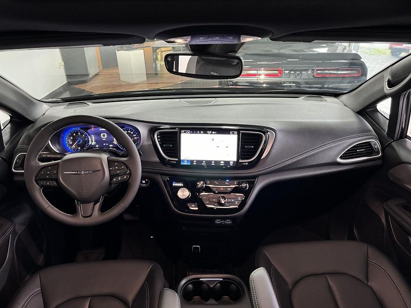 Chrysler Pacifica AWD Touring-L S-Appearance - fotka 24 z 55