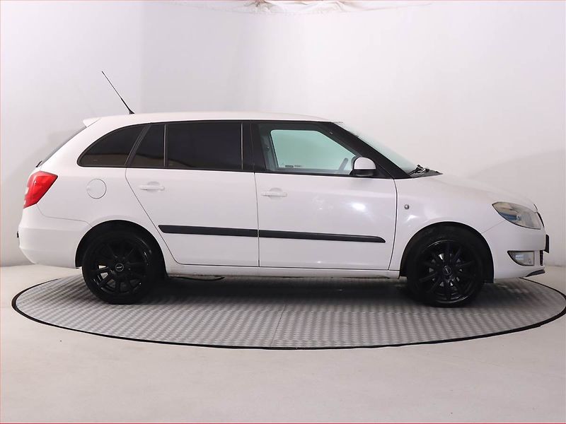 Škoda Fabia (2010) 1.6 TDI, nová STK - fotka 6 z 16