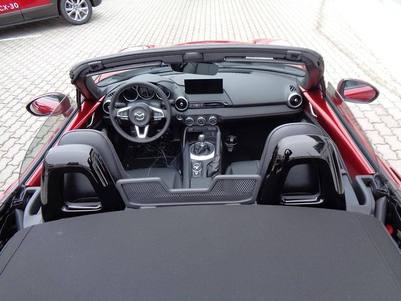 Mazda MX-5 (2026) 1,5i Exclusive-line,pl.střecha - fotka 27 z 30