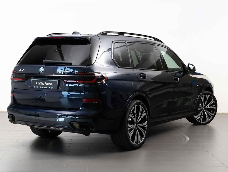 BMW X7 xDrive40d - fotka 3 z 6