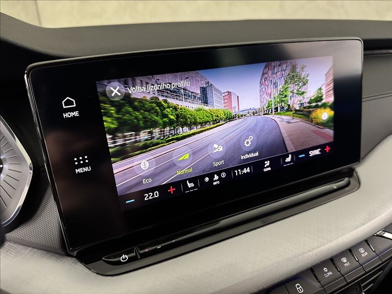 Škoda Octavia 2,0 TDi  DSG Tour Virtual LED - fotka 33 z 45