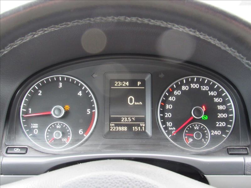 Volkswagen Touran 2,0 TDI 103kW DSG - fotka 13 z 26