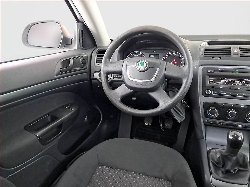 Škoda Octavia (2009) 1.4 TSI, Park. senzory - fotka 7 z 16