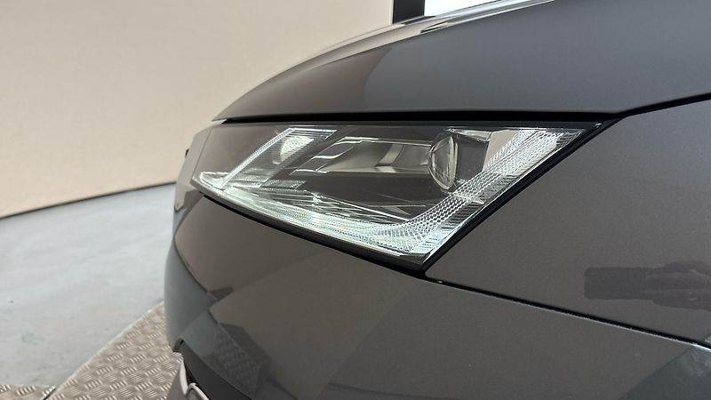 Škoda Octavia 2.0 TDI Style Combi - fotka 18 z 26
