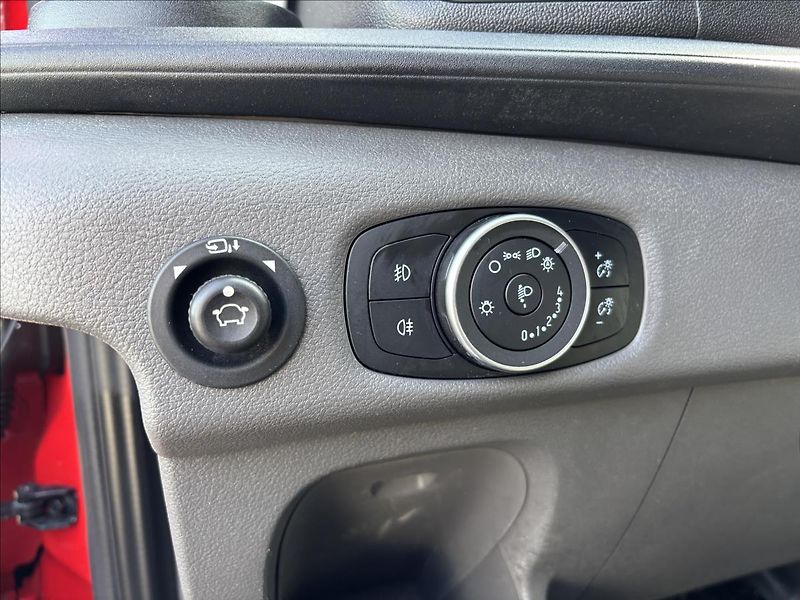 Ford Transit 2,0 EcoBlue 96kW L2 DPH - fotka 21 z 37