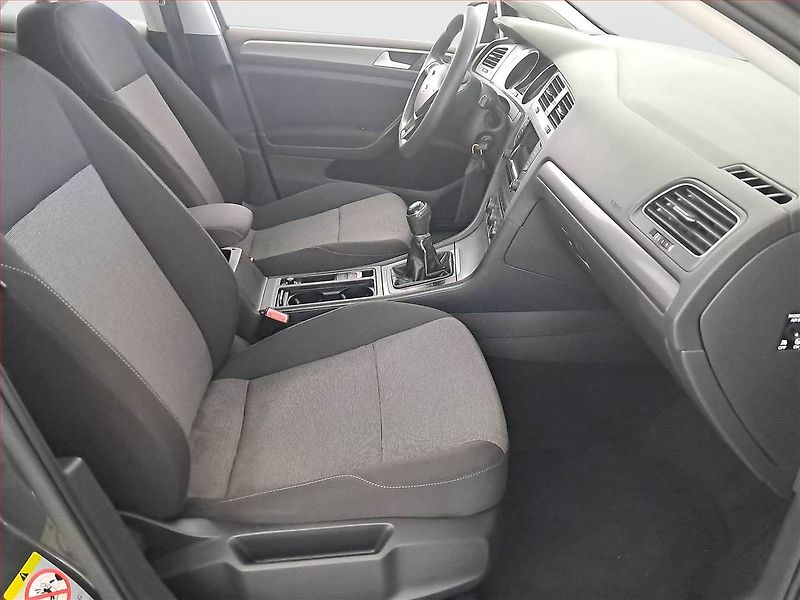 Volkswagen Golf (2014) Comfortline 1.6 TDI, Navi - fotka 9 z 14