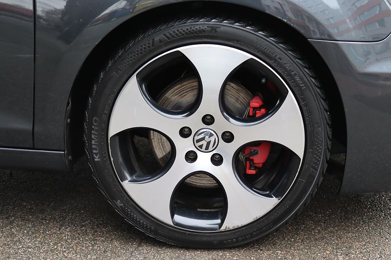 Volkswagen Golf GTI 2.0TSI 147kW - fotka 18 z 47