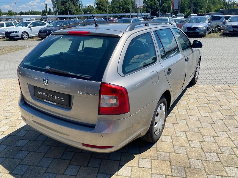 Škoda Octavia (2009) KOMBI 1.6 MPi - fotka 4 z 31