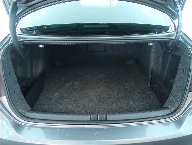 Volkswagen Jetta (2011) 1.4 TSI, Automat, Serv.kniha - fotka 14 z 19