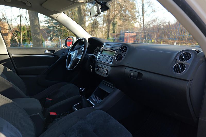 Volkswagen Tiguan TDI 4MOTION Bi-Xenon Alcantara - fotka 15 z 31