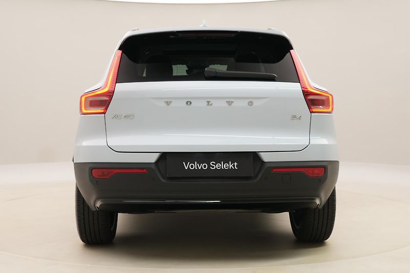Volvo XC40 B4 DARK ULTRA AUT CZ - fotka 12 z 60