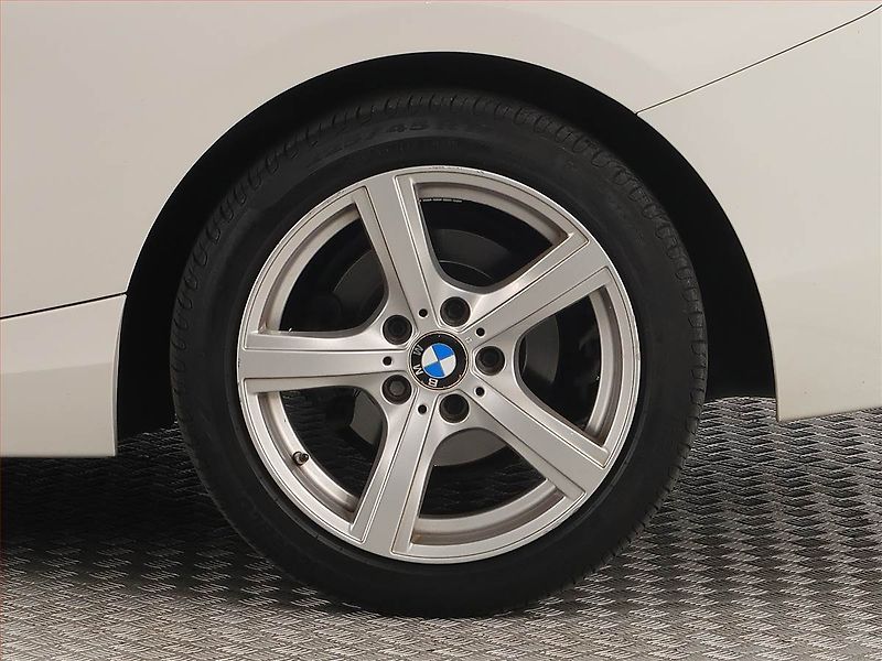 BMW Řada 2 (2017) 218d, Automat, Serv.kniha - fotka 15 z 21