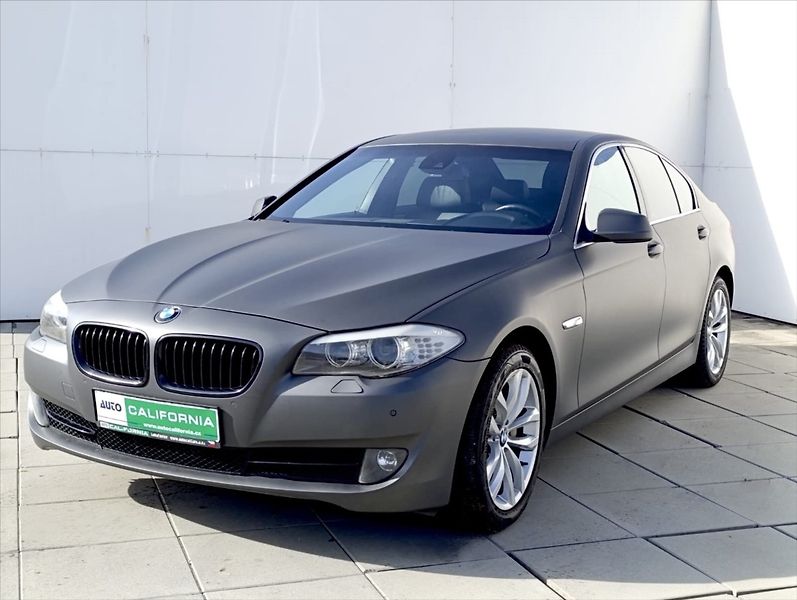 BMW Řada 5 3,0 530d Aut., Navi Kůže Tažné - fotka 2 z 45