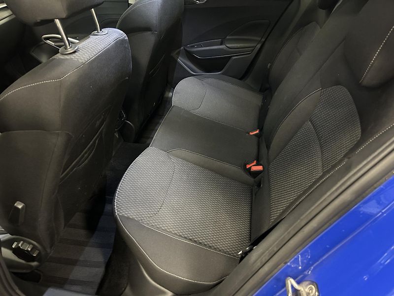 Škoda Fabia (2022) 1.0TSi DSG Style LED 81kW - fotka 19 z 23