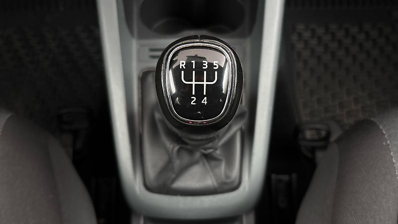 Škoda Fabia 1.0 TSI Active - fotka 23 z 23