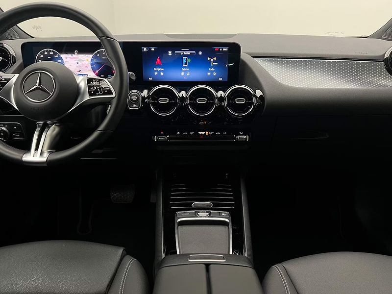 Mercedes-Benz GLA 200 Kamera LED DAB - fotka 12 z 18