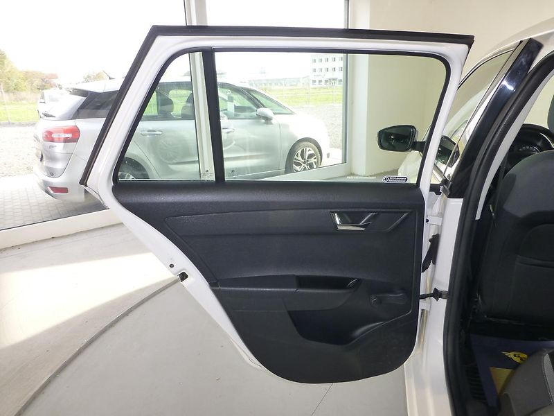 Škoda Fabia (2015) 1,2TSI-81KW**KLIMATIZACE - fotka 11 z 22