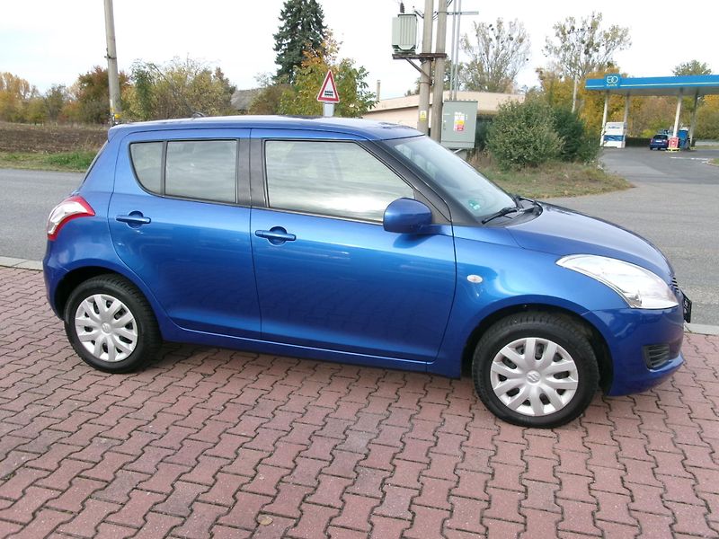 Suzuki Swift (2011) 1,3i KLIMA 4x4 VÝHŘEV USB - fotka 4 z 25