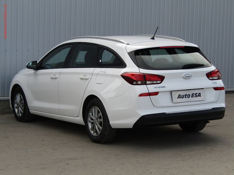Hyundai i30 (2017) 1.6CRDi, ČR, servis.kniha, AC - fotka 6 z 19