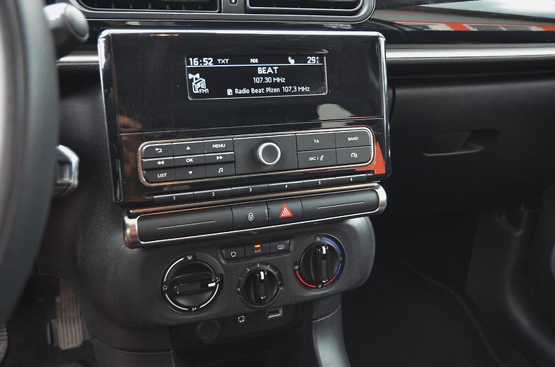 Citroën C3 (2019) 1.2 PT 50kW / KLIMA / VYHŘ.SED - fotka 21 z 28