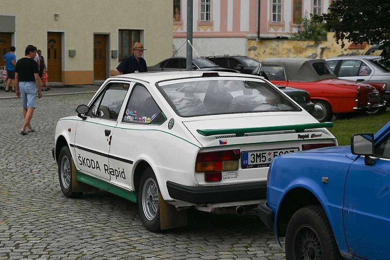 Pražská Veteran Rally v Kácově.