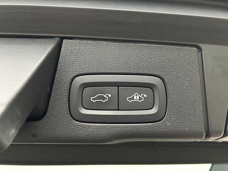 Volvo XC60 2.0 T6 4x4 Recharge PLUS Panor - fotka 14 z 28