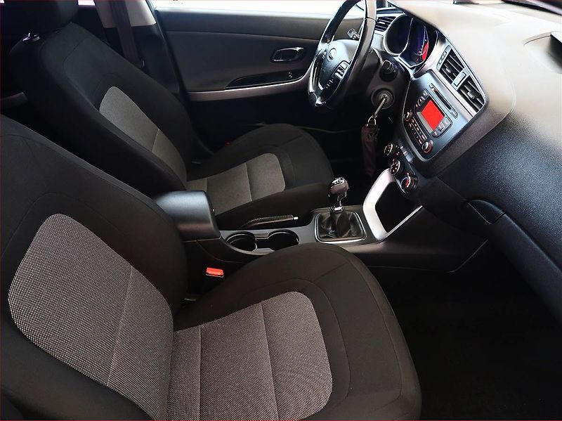 Kia Ceed (2016) 1.4 CVVT, Tempomat - fotka 9 z 15