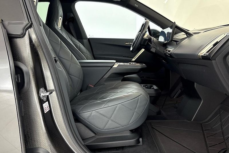BMW iX xDrive40 - fotka 13 z 27