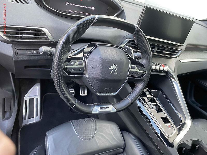 Peugeot 5008 (2023) 1.2 PT, GT, AT, LED, kamera - fotka 13 z 22