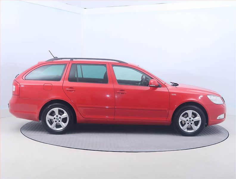 Škoda Octavia (2012) Elegance 1.4 TSI, po STK - fotka 6 z 15
