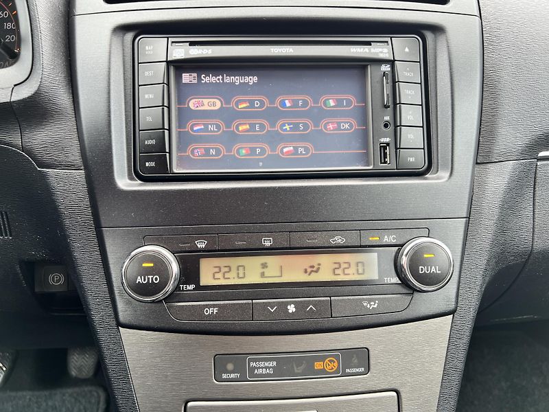 Toyota Avensis SOL 1.8 VVT-i NAVI KLIMA ALU - fotka 21 z 45