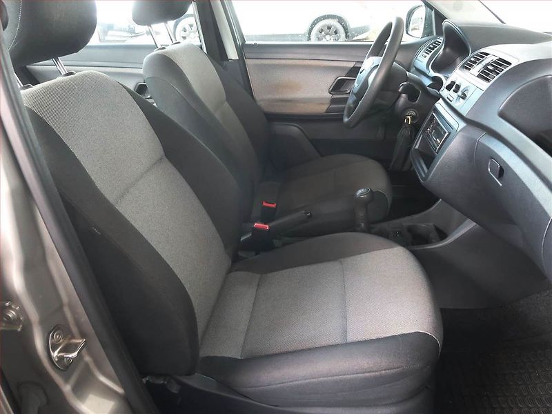 Škoda Fabia (2011) 1.2 - fotka 9 z 13