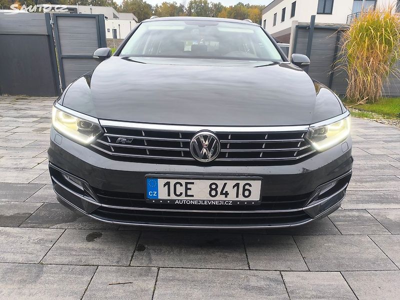 Volkswagen Passat R-LINE,MAX VÝBAVA,KRÁSNÝ,1.MAJ - fotka 5 z 29