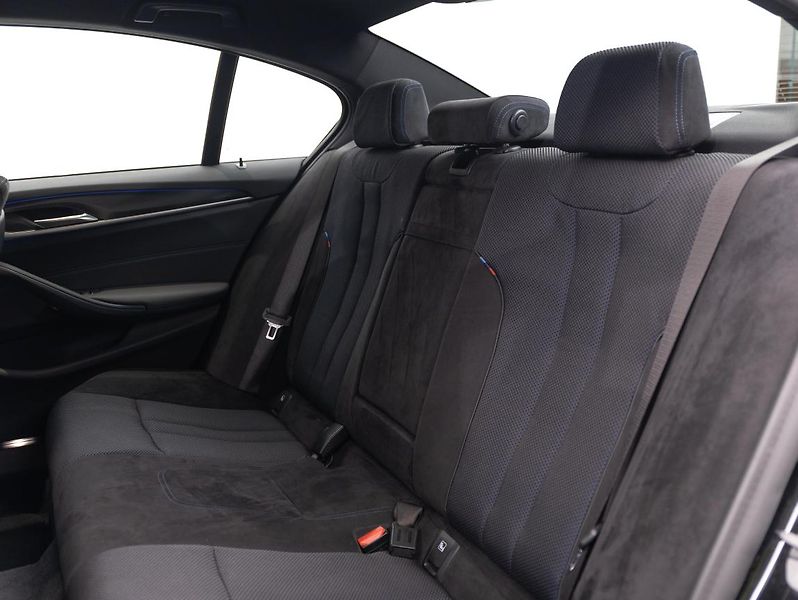 BMW Řada 5 520d xDrive - fotka 22 z 22