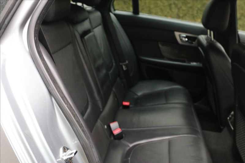 Jaguar XF 3,0 ČR, Automat, Navigace - fotka 38 z 46
